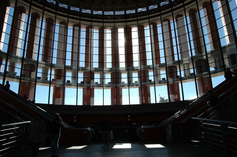 Entrance to Madrid Atocha. By r0x sm (Flickr) [CC-BY-SA-2.0], via Wikimedia Commons