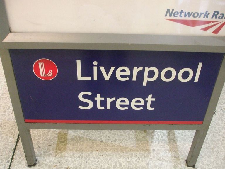 London Liverpool Street station signage. By Sunil060902 (Own work) [GFDL or CC-BY-SA-3.0], via Wikimedia Commons