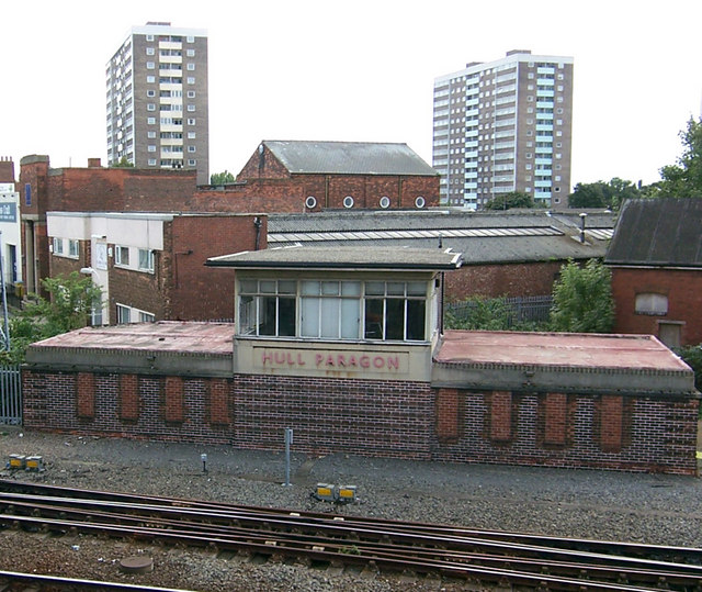 Hull Paragon signal box. David Wright [CC-BY-SA-2.0], via Wikimedia Commons