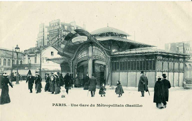 The pavilion entrance at Bastille Metro station, Paris. By Scanné par Claude Shoshany (Collection personnelle) [Public domain], via Wikimedia Commons