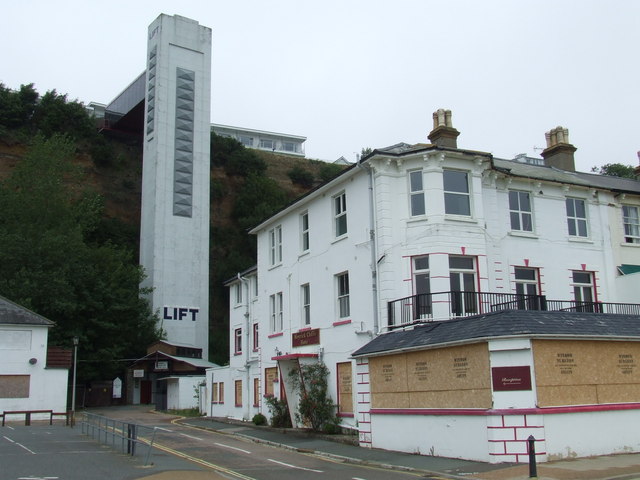 Shanklin Lift, Shanklin, Isle of Wight. © Copyright Malc McDonald and licensed for reuse under this Creative Commons Licence