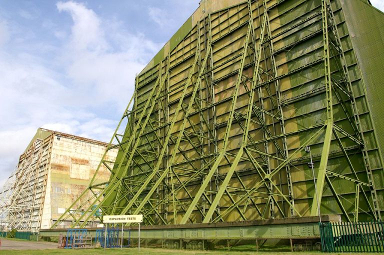 By David Merrett from Daventry, England (Airship HangersUploaded by oxyman) [CC-BY-2.0], via Wikimedia Commons