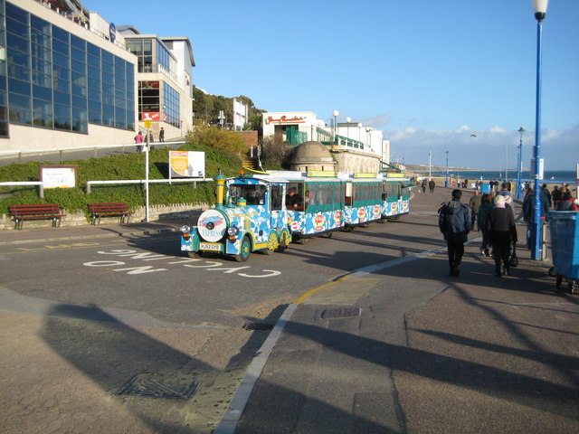 Ron Galliers [CC-BY-SA-2.0], via Wikimedia Commons