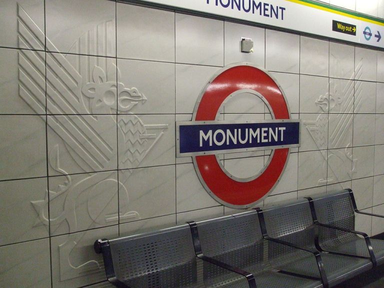 Modern tiling at Monument station on the London Underground. By Sunil060902 (Own work) [CC-BY-SA-3.0 or GFDL], via Wikimedia Commons
