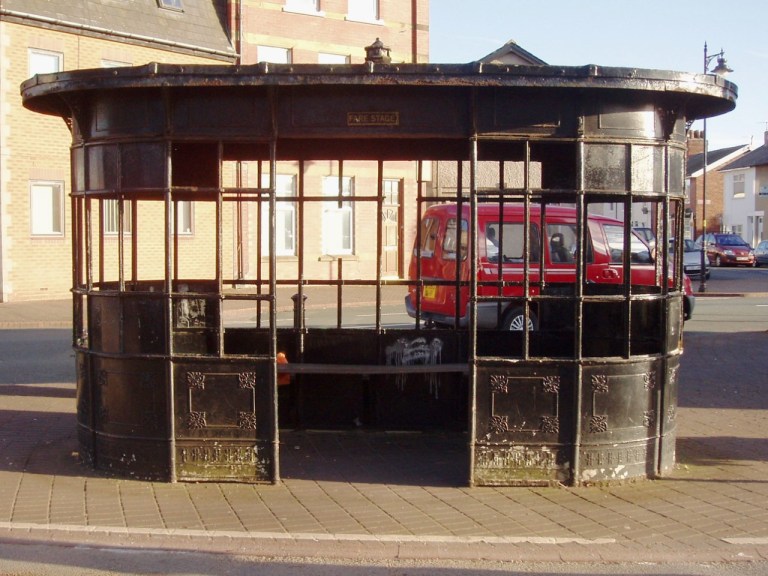 Tram shelter in Fleetwood, Lancashire. By [CC BY 2.0] via this flickr page