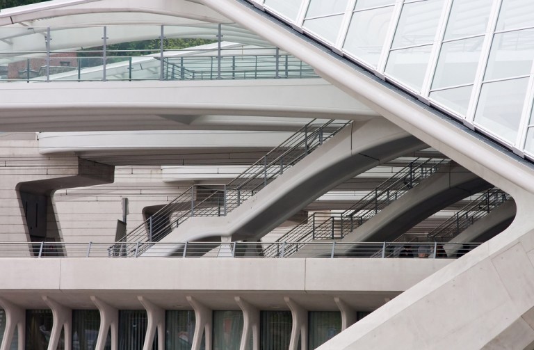 Even though the station is large, the design is intricate. By deVos [CC BY 2.0] via this flickr page