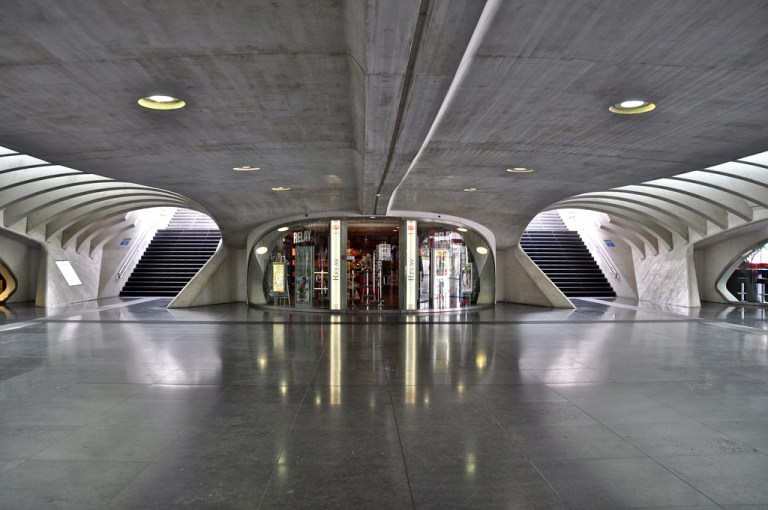 The grand gallery underneath the platforms. By Darkroom Daze [CC BY 2.0] via this flickr page