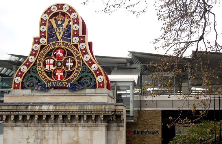 Crest at Blackfriars Station, London. By Daniel Wright (CC BY-NC-ND 2.0] via this flickr set