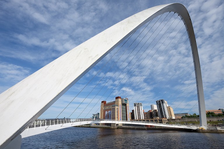 The Gateshead Millennium Bridge, without collision avoidance bollards underneath. Photo by Allan Rostron [CC BY 2.0] via this flickr page