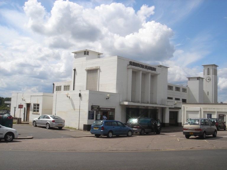 Surbiton station, seen from the south side. Photo by Matt Davis [CC BY 2.0] via this flickr page