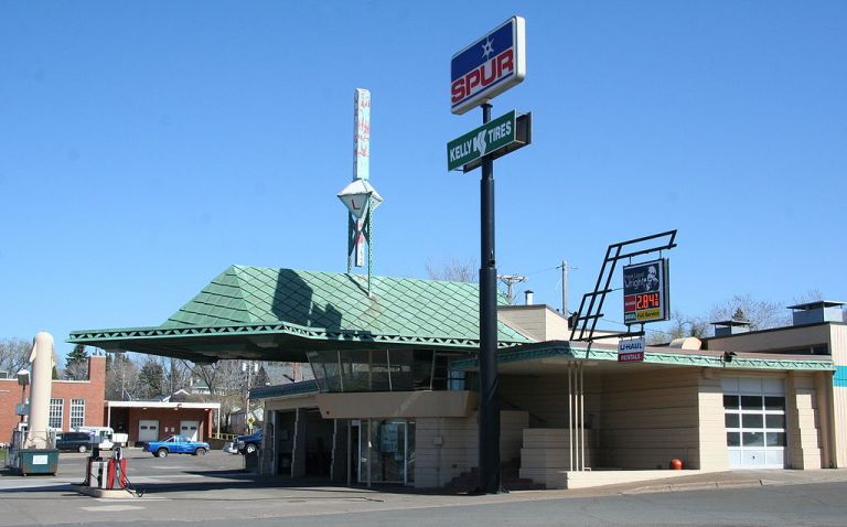 By Jonathunder (Own work) [GFDL 1.2], via Wikimedia Commons