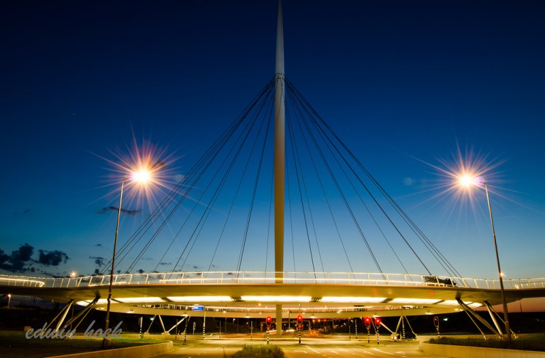 The Hovenring at night. By edwin hoek [CC BY 2.0] via this flickr page