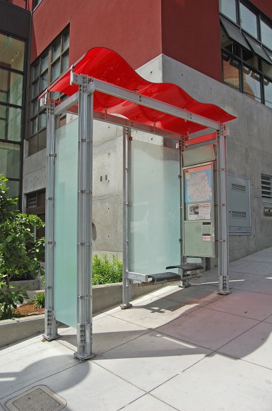 Wave shelter on Washington St, San Francisco (CA) (20 May 2014)