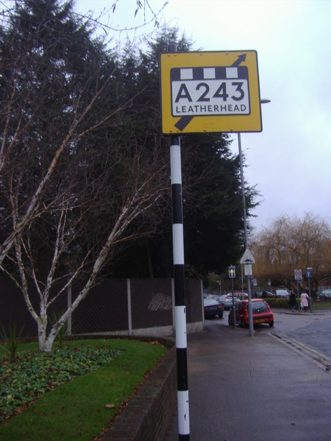 A pre-Worboys sign in Tolworth, London. This one has been preserved and restored. Note the lettering all in upper case, in the Ministry typeface, and the typical black and white pole. There's even a black and white strip along the top of the box giving the road number and destination. That indicates that the road is a trunk route. Photo by David Howard [CC-BY-SA-2.0], via Wikimedia Commons