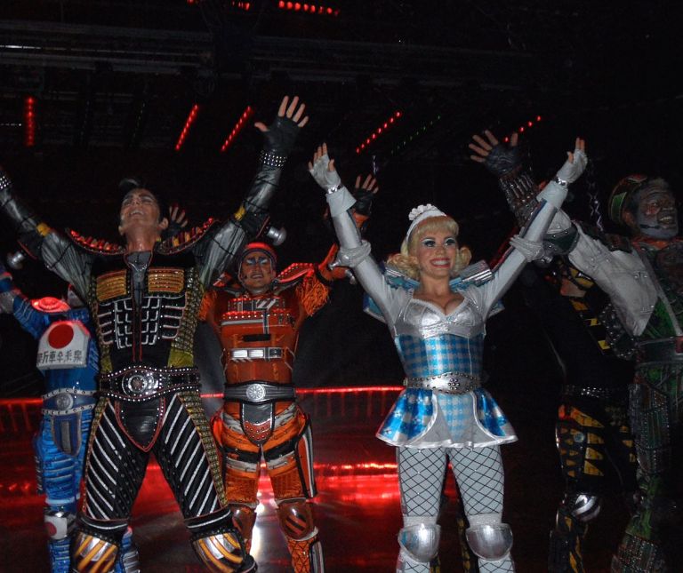 The Starlight Express actors giving it their all; this is the German production in Bochum, 2014. Look carefully at the costumes and you'll soon start picking out the train design details. Photo by CHR!S (Own work) [GFDL or CC-BY-SA-3.0-2.5-2.0-1.0], via Wikimedia Commons