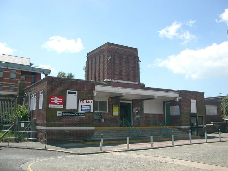 Durrington-on-Sea's station building in 2007. Photo By Hassocks5489 at en.wikipedia [Public domain], from Wikimedia Commons