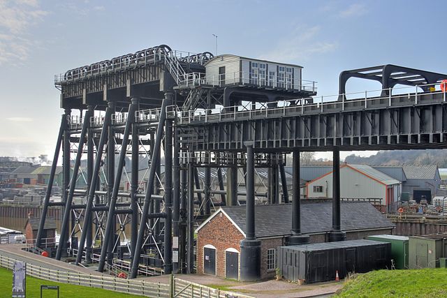 http://commons.wikimedia.org/wiki/File:Anderton_Boat_Lift_4.jpg