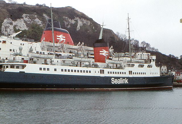 By Barry Lewis (A Focus On Ferries - 3) [CC BY 2.0], via Wikimedia Commons