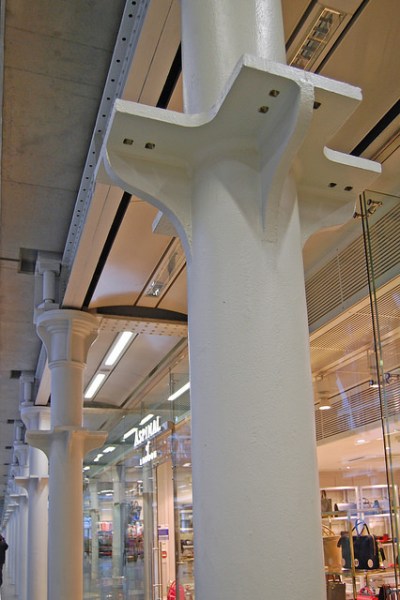 Pillars in the undercroft at St Pancras. Photo by Daniel Wright [CC BY-NC-ND 2.0] via this flickr set]