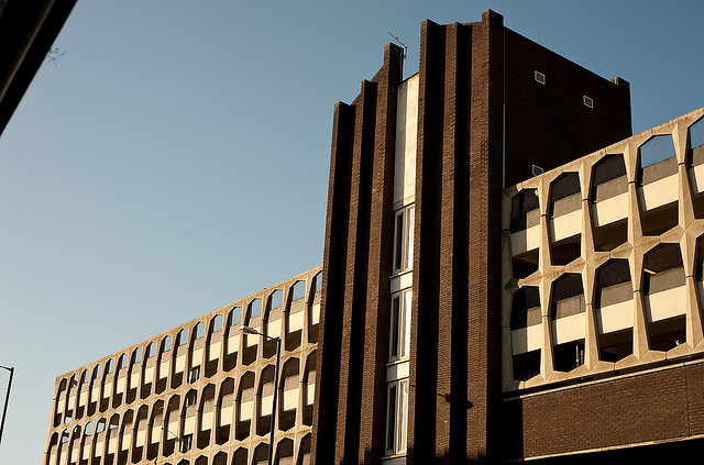 Brunel Bus Station, Slough, in 2009. Photo by Chris Guy [CC BY 2.0] via this flickr page