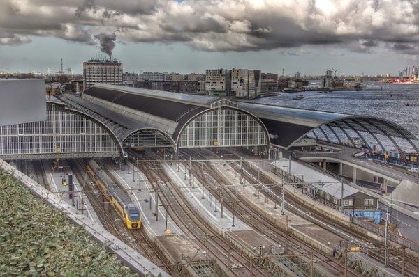 Amsterdam Centraal - the railway station on the left and the new bus station on the right. Photo by 0805edwin [CC0 1.0] via this pixabay page