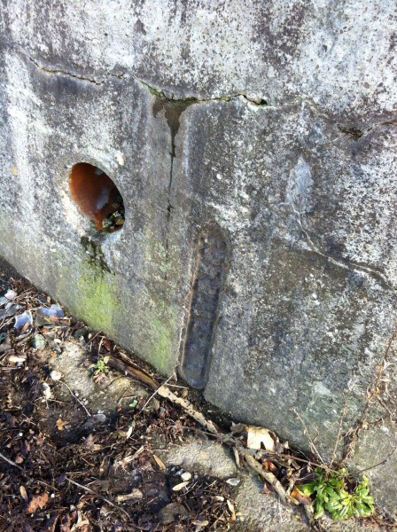 LSWR boundary marker in Haslemere, Surrey. Photo by Daniel Wright [CC BY-NC-ND 2.0]