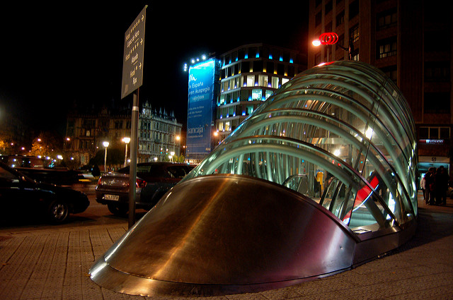 The Underground World of Norman Foster (Metro Bilbao, Bilbao, Spain ...