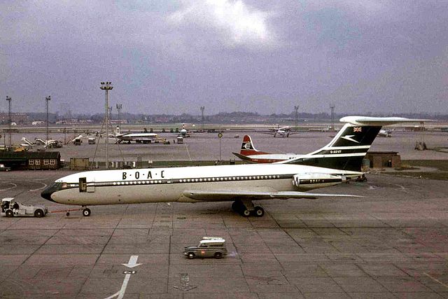 The first version of BOAC's corporate identity, seen on a VC-10 at London Heathrow Airport in 1964. Photo by Ken Fielding/http://www.flickr.com/photos/kenfielding [CC BY-SA 3.0 or CC BY-SA 3.0], via Wikimedia Commons