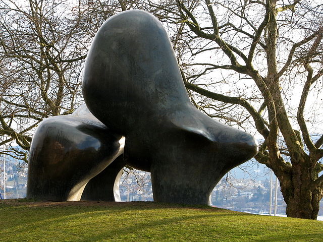 Sheep Piece by Henry Moore at Riesbach harbour. Photo by Roland zh, upload on 12. März 2009 (Own work) [CC BY-SA 3.0], via Wikimedia Commons