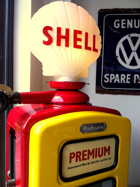 Vintage Shell petrol pump in the collection of S T Engineering, Haslemere, Surrey. Picture taken with kind permission, by Daniel Wright [CC BY-NC-ND 2.0]