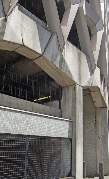 Ground level arcade with mosaic tiling detail. Photo by Daniel Wright [CC BY-NC-ND 2.0] via this flickr album