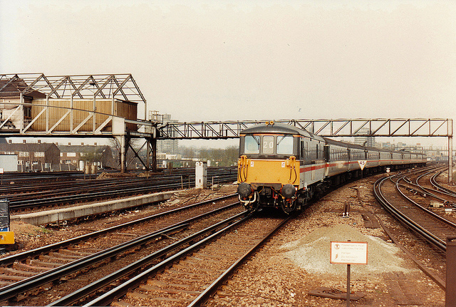 Before privatisation: Gatwick Express train in Intercity livery. Photo by Daniel Wright [CC BY-NC-ND 2.0] via this flickr page