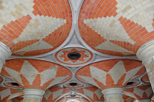 Ovolo stone mouldings and patterned brickwork at Crystal Palace Subway. Photo by Daniel Wright [CC BY-NC-ND 2.0] via this flickr album