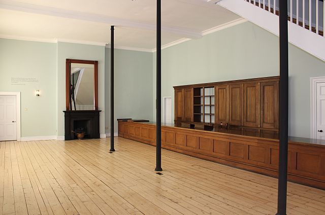 Booking hall interior of Liverpool Road station. By Vera de Kok (Own work) [CC BY-SA 3.0], via Wikimedia Commons