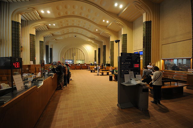 Enquiries / ticket hall. Photo by Ralf Roletschek (talk) - Fahrradtechnik auf fahrradmonteur.de (Own work) [FAL or GFDL 1.2], via Wikimedia Commons