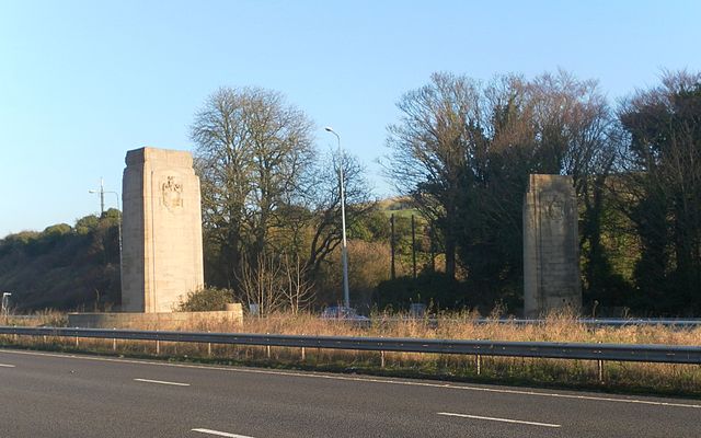 The Patcham Pylons. Photo by The Voice of Hassocks (Own work) [Public domain], via Wikimedia Commons