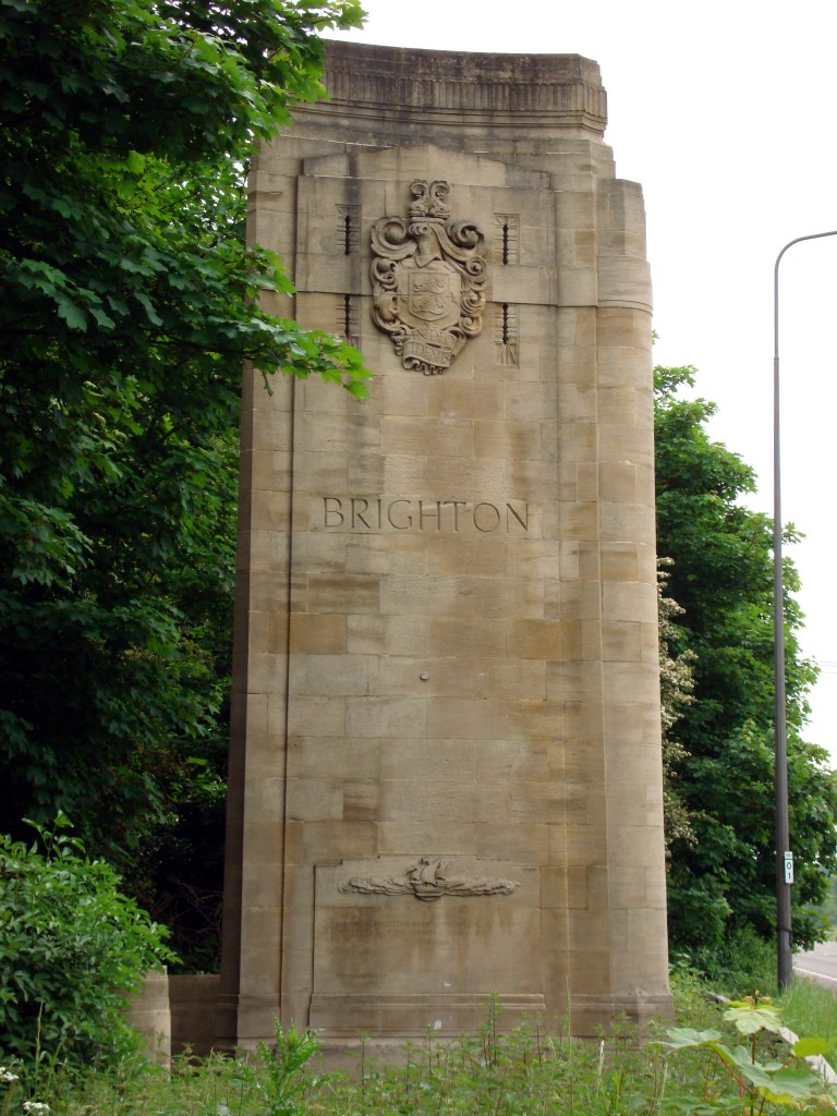 The east pylon. Photo by Anthony McIntosh [CC BY-NC-SA 2.0] via Public Sculptures of Sussex
