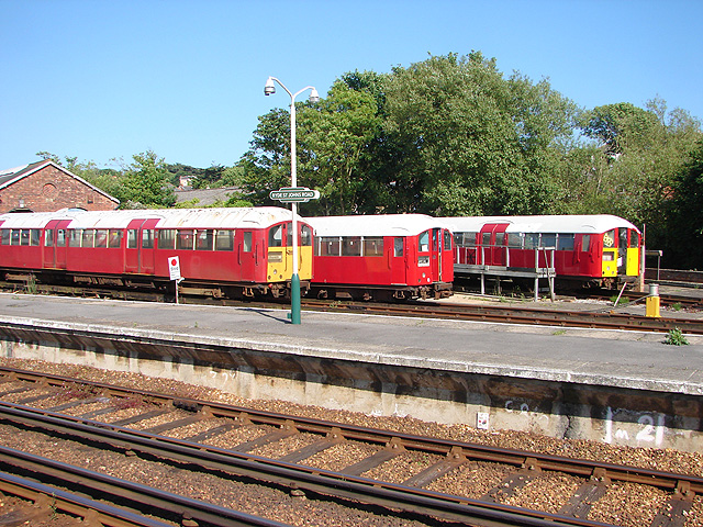 Ryde St John's Road station on the Isle of Wight's Island Line in 2008. Trains are (more or less) in vintage London Transport colours, and the station has 1950s-style totem signage. Photo by OLU [CC BY-SA 2.0], via Wikimedia Commons