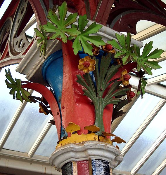 568px-great_malvern_station_in_worcestershire_-_decorated_column-_3341634703