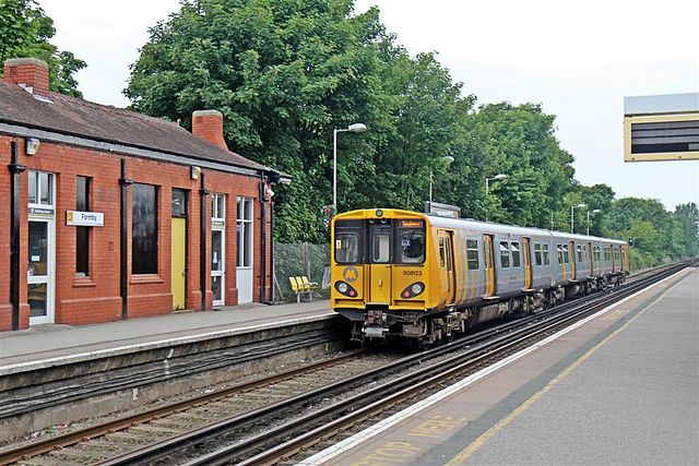 To_Southport,_Formby_Railway_Station_(geograph_2993716)