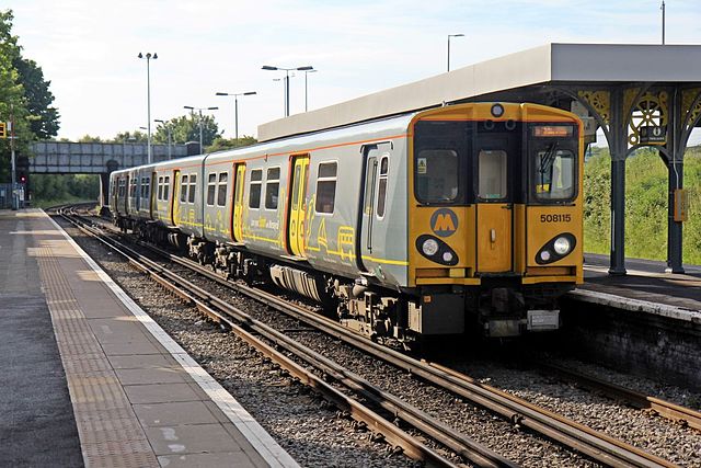 Merseyrail_Class_508,_508115,_Birkenhead_North_railway_station_(geograph_4016710)